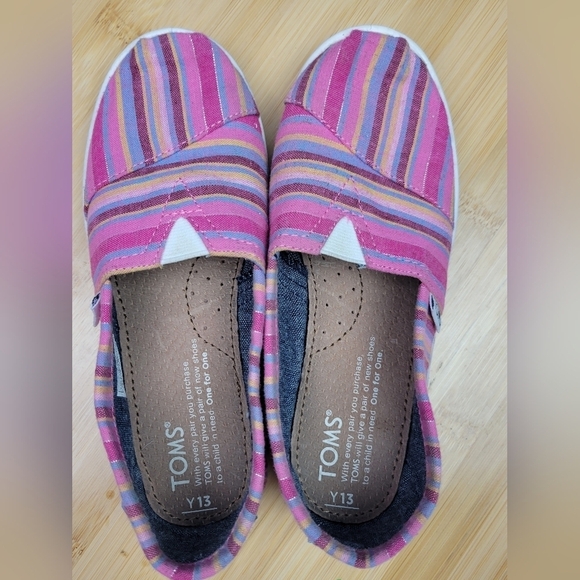 Tom's Avalon Raspberry Striped Girl Slip On Shoes Size 13 - Picture 5 of 10